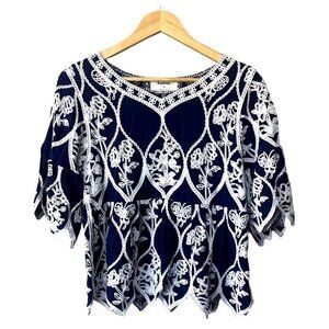 Kindred‎ Anthropologie Blue Embroidered Floral Sz M Peasant Bell Sleeve Top